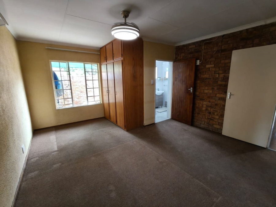 3 Bedroom Property for Sale in Safari Gardens North West